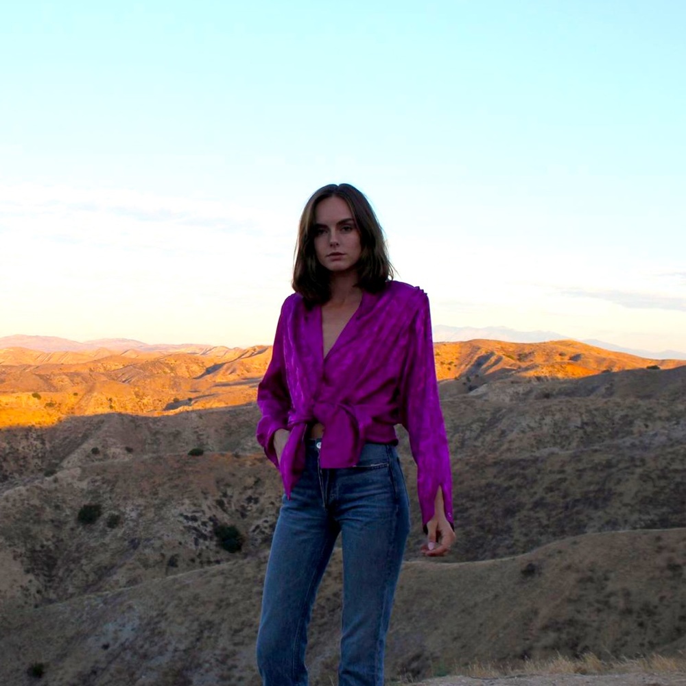 Fushia link button down